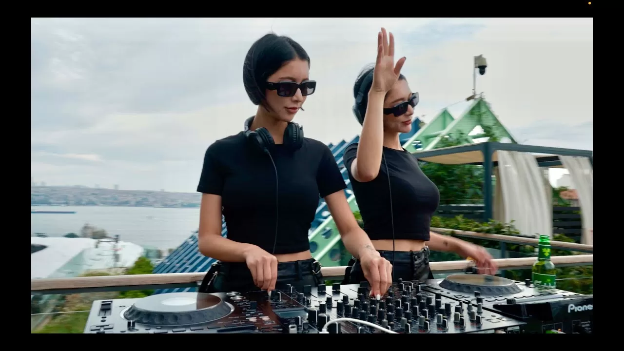 MONOCHROME- Live | Istanbul.