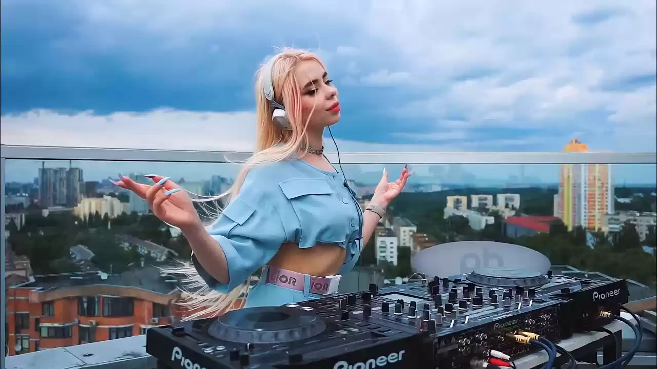 Bella Kri - Live Mix 4K | Melodic techno &amp; Progressive House.