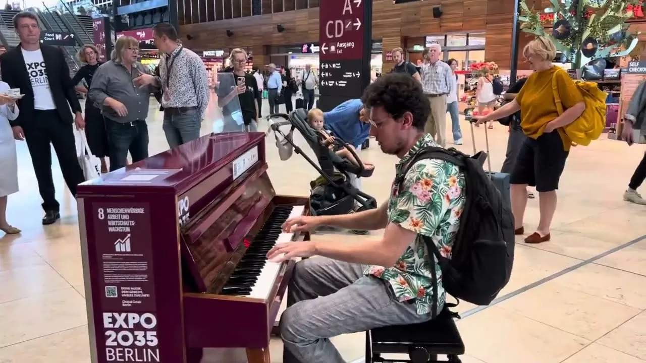 Crazy Public Piano Flashmob at Flughafen BER (Berlin Airport).