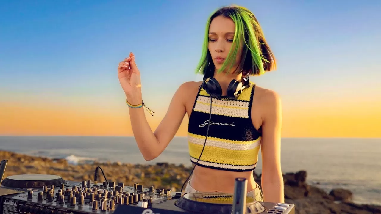 Miss Monique - Sunset DJ Mix in Guincho, Portugal.